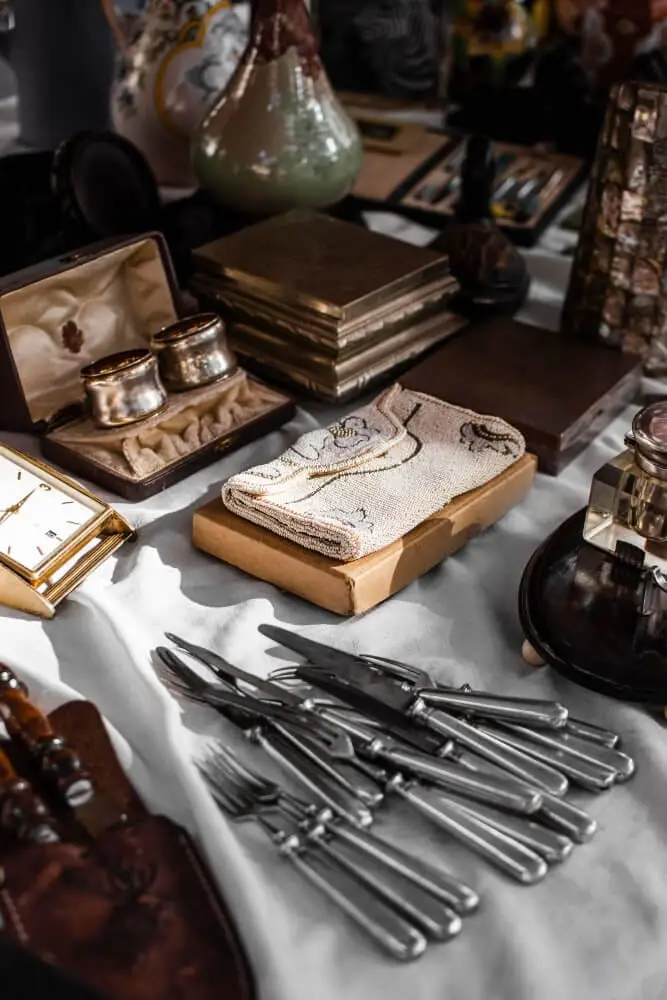 Boîtes en argent et couverts anciens