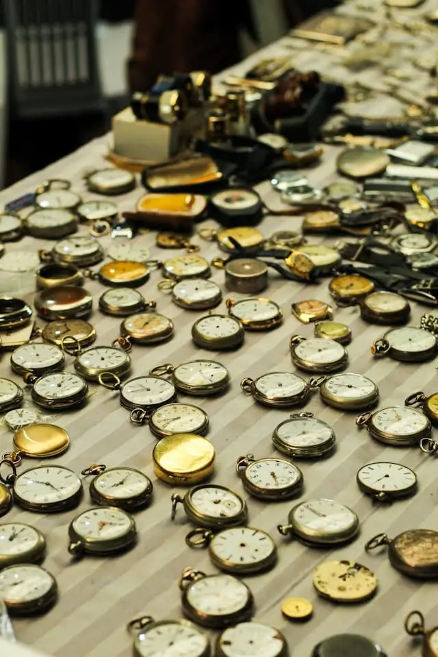 Montres à gousset anciennes alignées